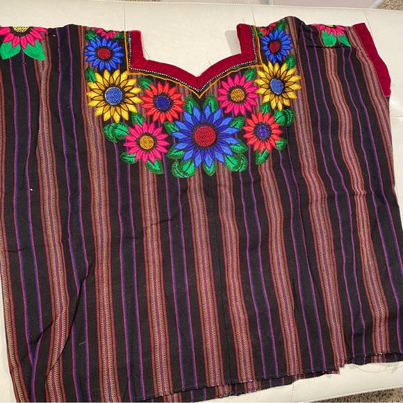 Hand Made Mayan floral embroidered top no size - Picture 3 of 11